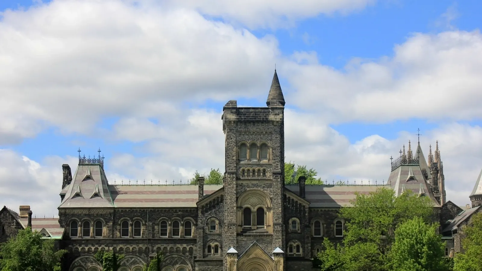 Student Moving in Toronto: Your September Survival Guide
